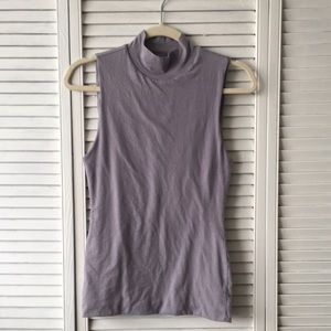 Sleeveless turtleneck top